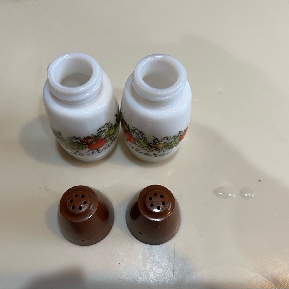 Corningware White and Brown Salt and Pepper Shakers - Picture 5 of 5